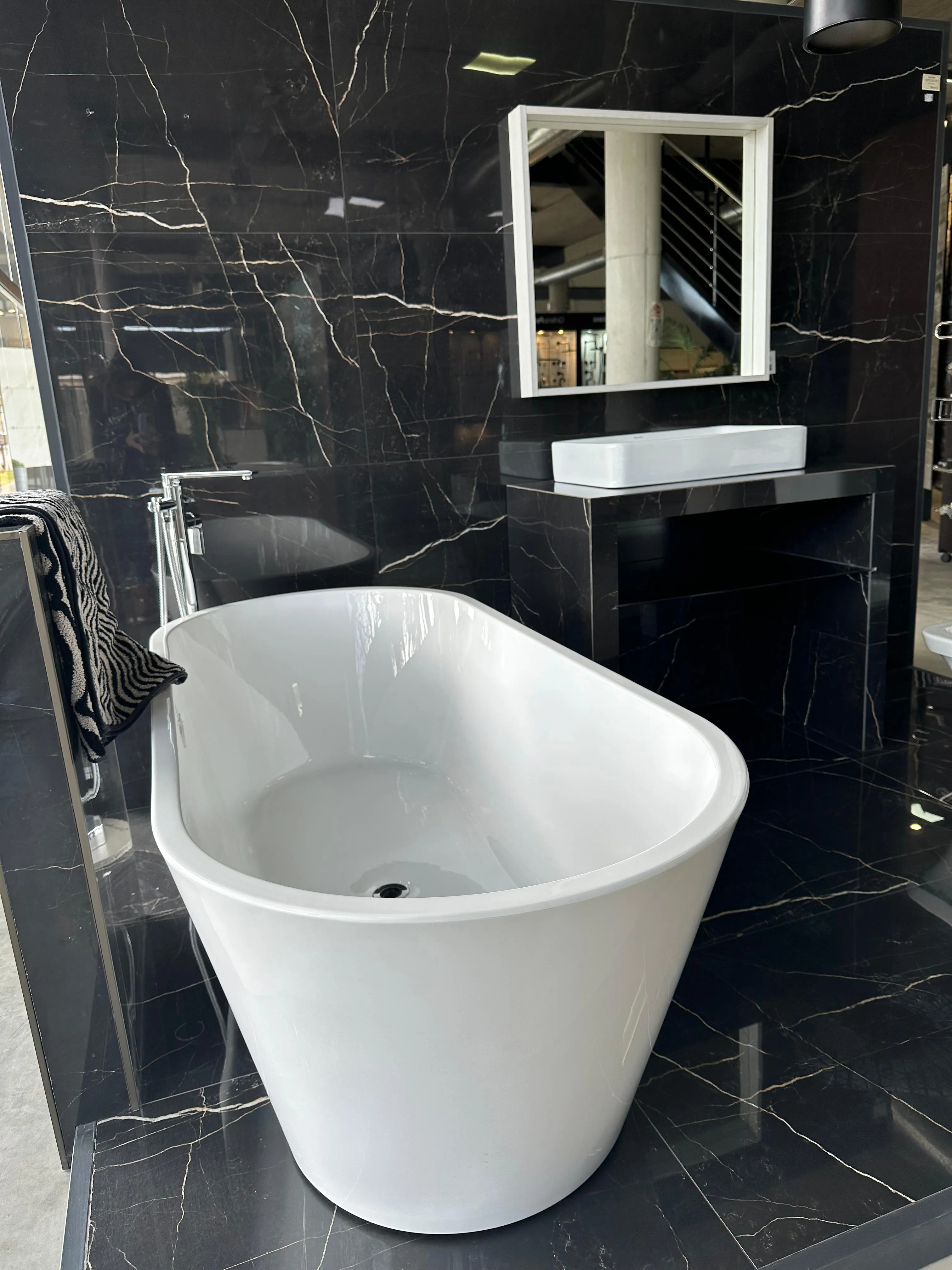 BAGNARA - BAÑERA EXENTA ACRILICA 1700x700x600