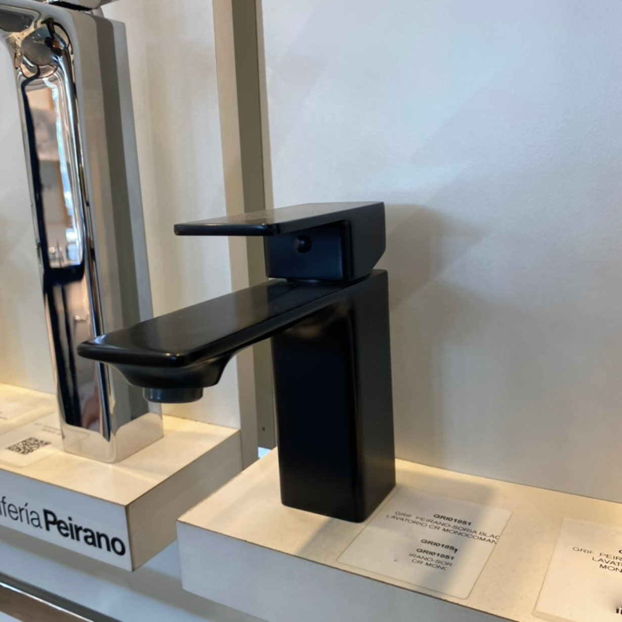 Grifería Peirano Soria Black Lavatorio Monocomando Cromo
